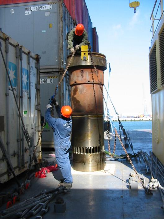Lashing chằng buộc hàng hóa container